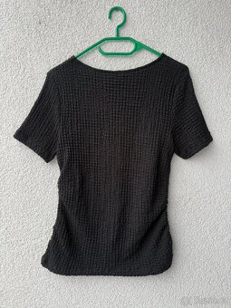 Černé řasené tričko - 4