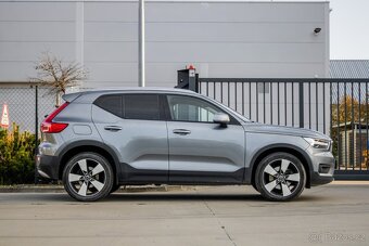 Volvo XC40 D4 Momentum AWD A/T - 4