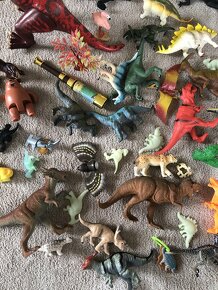 Figurky dinosaurů a zvířátek - 4