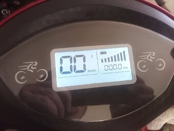 Elektrická tříkolka (skůtr) Selvo 31000 - 4