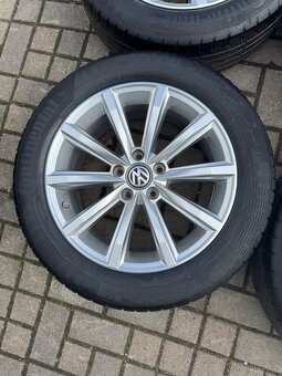 ORIGINÁL Alu Volkswagen London R17, 5x112 - TOP, LETNÍ, TPMS - 4