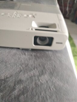 Projektor Epson - 4