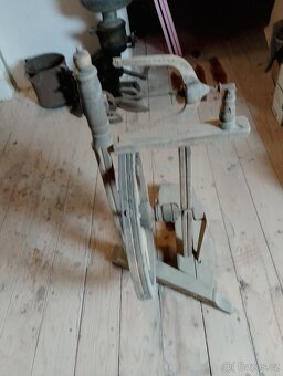 Starý kolovrat a lyže - 4