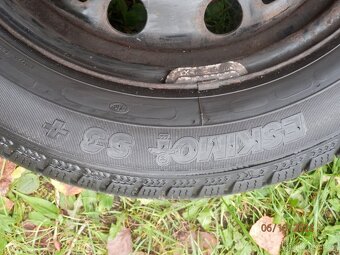 2xObutá zimní kola ŠKODA RAPID 15tky ET 38 185/60 R15  2x5,5 - 4