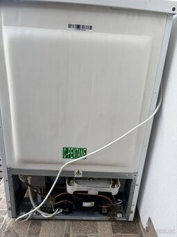 Prodám monoklimatickou chladničku Amica, mrazák a el. Sporák - 4