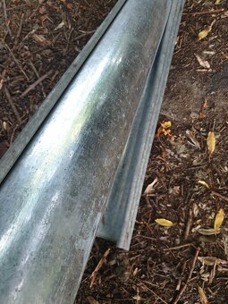 Nepoužívaný pozinkovaný okapový žlab - 4