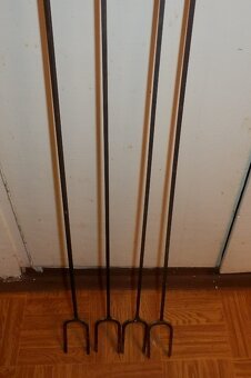 Litinové rošty+ocelové opékací vidličky - 4