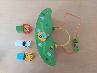 Dřevěná houpačka a vkládačka současně - 4