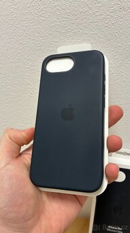 Apple Silikonový kryt na iPhone 16e černý - 4