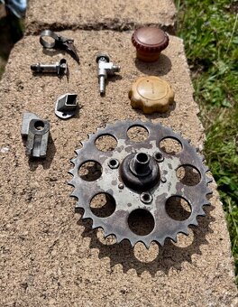 Jawa 50 Jawetta, Stadion - díly - 4