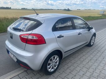 Kia Rio 1,3i benzin rok 2013 koup CZ - 4