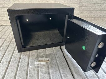 trezor na peníze, klíče, - 4