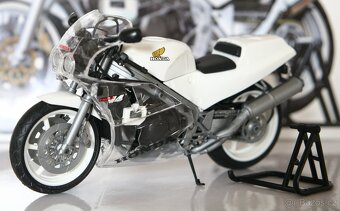 Silniční motocykly Honda (1:12) - 4