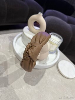 Luxusní, nastavitelná čelenka Invisibobble - 4