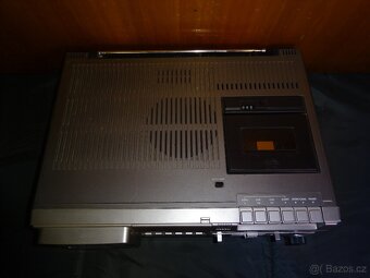 starý radiomagnetofon s televizí NEC CT-6000 - 4