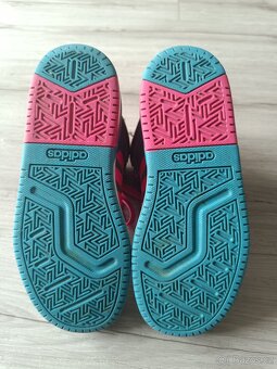 Dívčí botasky Adidas velikost 32 - 4