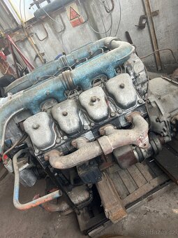 Motor tatra 148 - 4