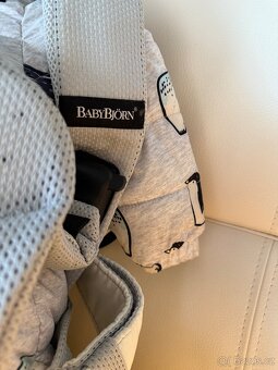 Baby Björn Ergonomické nosítko ONE Silver - 4