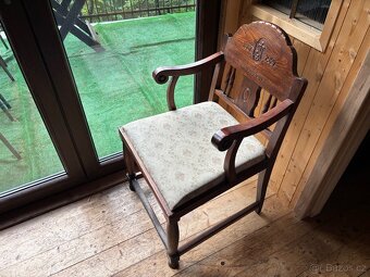 Starožitné křeslo z roku 1887 - 4