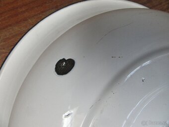 Nabízím velky krásný starožitný smaltovany lavor. Neteče. Pů - 4