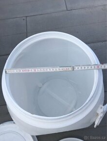 Plastový sud 50 L s těsnícím víkem - 4