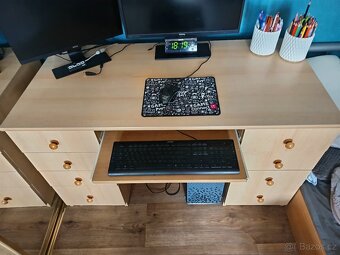 Prodám 2 kusy psacích stolů, vhodné i pro PC - 4