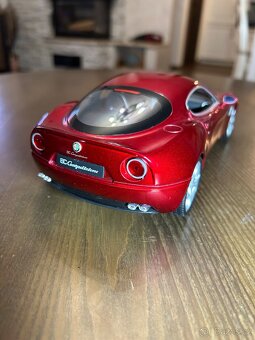 Alfa Romeo 8c 1:18 Welly - 4