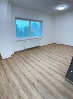 Pronájem nově zrekonstruovaného bytu 2+kk v centru Náchoda - 4