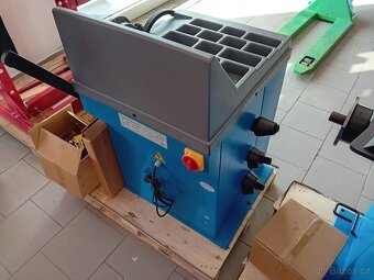 Vyvažovačka kol poloautomatická s brzdou - 4