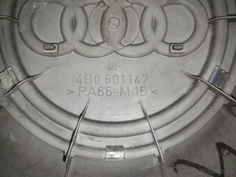 Audi poklice 15" 4B0601147 na plechová kola. - 4