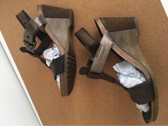 Hnědé střevíce zn.Clarks - 4
