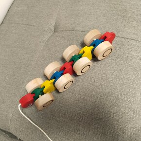 Dětská dřevěná hračka Tahací stonožka s koly - 4