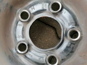 Sada plechových disků 5x100 "15" včetně zimní pneu 185/60 - 4