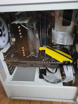 Custom PC s GTX 1080 a monitorem 144hz - 4