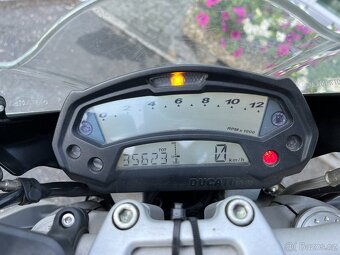 Ducati Monster 796 - 4