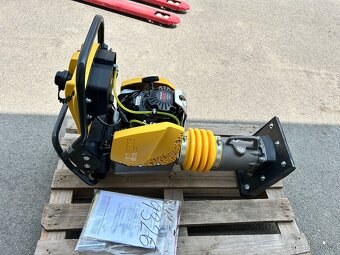 Vibrační pěch Bomag BT 65 | nový stroj, záruka - 4
