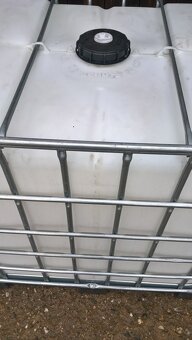 Prodám IBC kontejner, barel na vodu / Nádrž 1000 L - 4