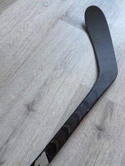 Opravená hokejka CCM Jetspeed FT5 P28 75flex ZÁRUKA - 4