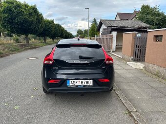 Prodám Volvo V40 D2 1.6 84KW - 4