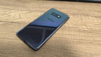 Samsung galaxy s10e - jako nový - 4