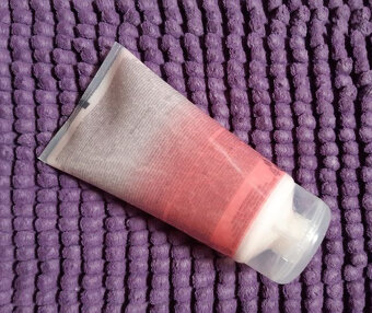 AVON Naturals Body Care tělový peeling - 4