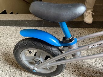 Chlapecké odrážedlo s nafukovacími koly - 4