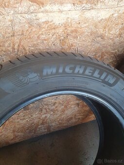 235 55 r 17 dezén 85% R. V. 2023 Michelin letní R 17 235/55 - 4