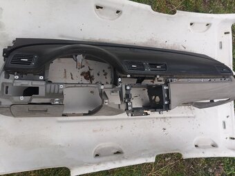 Prodám palubní desku Volkswagen Passat b6 - 4