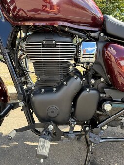 Royal Enfield Meteor 350 - Stellar Red - 4