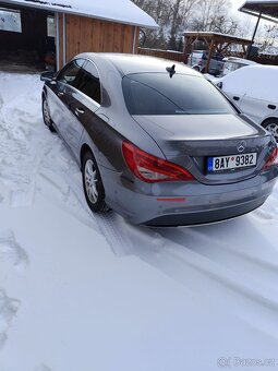 Mercedes CLA 180 šedá metalíza, světlý interiér,nízký nájezd - 4