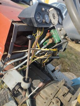 Prodám traktor 4 x 4 s vlekem - 4