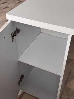 Bílý kancelářský stůl (povrchové poškození) - 4