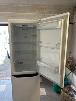 Prodám kombinovanou lednici LG GBB539SWCWS - 4
