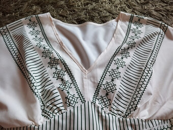 Dámské šaty vel.L/40-42 smetanové +zelené vyšívání - 4